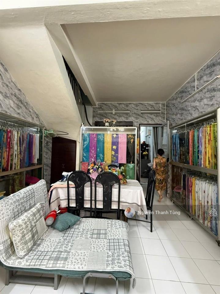 Bán gấp nhà mặt tiền quận 1  ngang lớn bề thế 4.6m x 20m  siêu vị trí ngay nhà thờ tân định