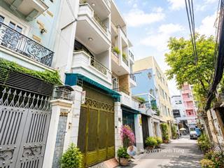 Bán gấp nhà hẻm xe hơi quận 1  cn 69m2 (4.1 x 17) sổ vuông  hẻm ô tô rộng 6m dân trí cao.