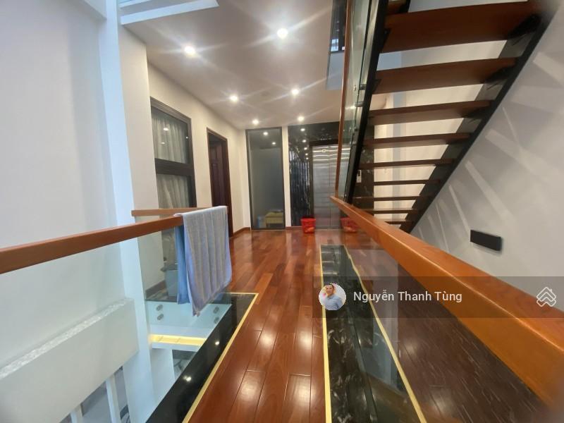 Bán gấp biệt thự mini quận phú nhuận  ngang lớn bề thế 7.5m  5 tầng có thang máy, hồ cá koi đẹp