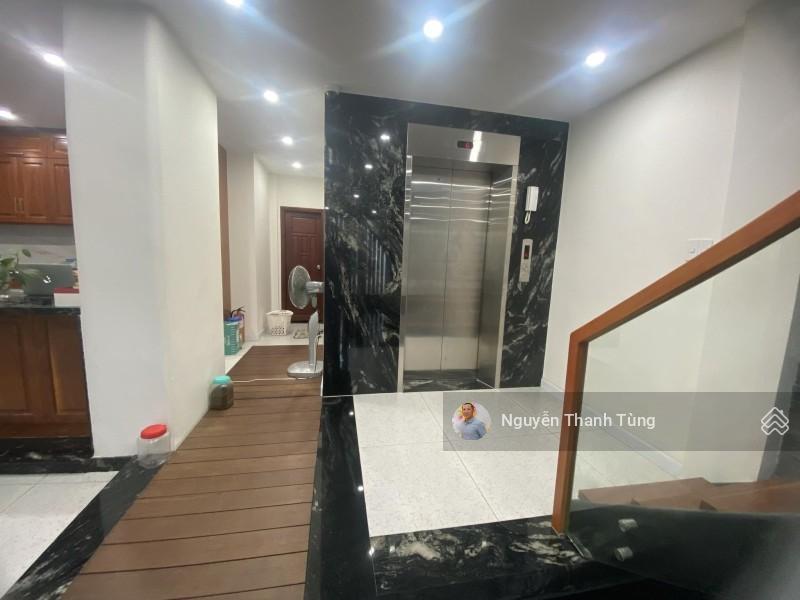 Bán gấp biệt thự mini quận phú nhuận  ngang lớn bề thế 7.5m  5 tầng có thang máy, hồ cá koi đẹp
