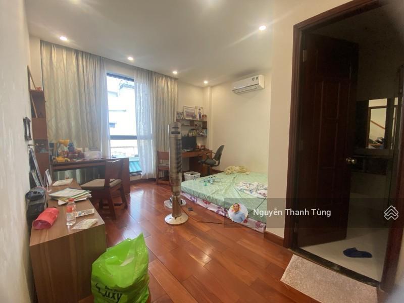 Bán gấp biệt thự mini quận phú nhuận  ngang lớn bề thế 7.5m  5 tầng có thang máy, hồ cá koi đẹp