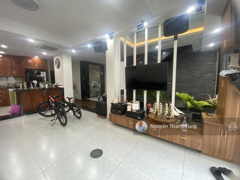 Bán gấp biệt thự mini quận phú nhuận  ngang lớn bề thế 7.5m  5 tầng có thang máy, hồ cá koi đẹp