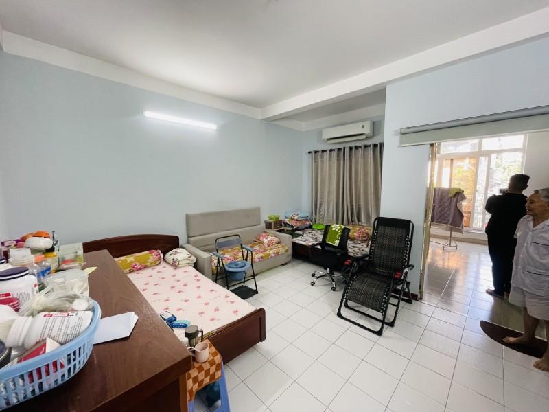 Bán gấp nhà số 9 đường phạm văn hai  110m2 (5.2 x 21) sổ đẹp  đường 10m có lề, ô tô đậu đỗ 24/24