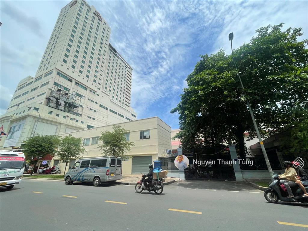 Bán gấp nhà mặt tiền đường sư vạn hạnh  100m2 (4 x 25) sổ vuông  siêu vị trí ngay an đông plaza