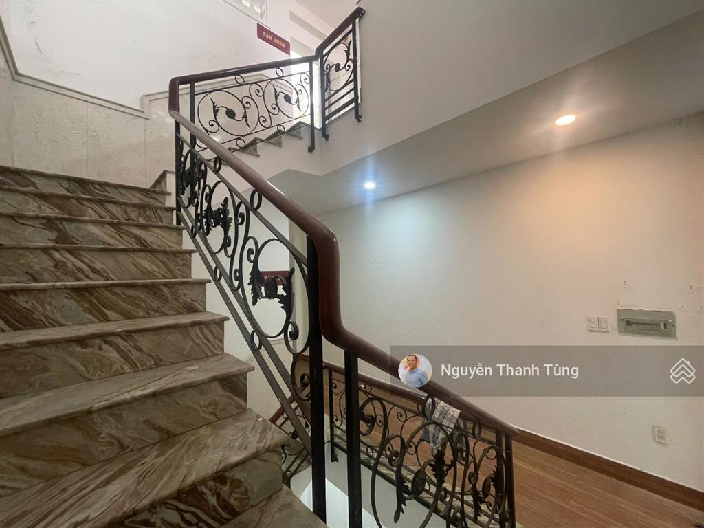 Bán gấp nhà mặt tiền đường sư vạn hạnh  100m2 (4 x 25) sổ vuông  siêu vị trí ngay an đông plaza