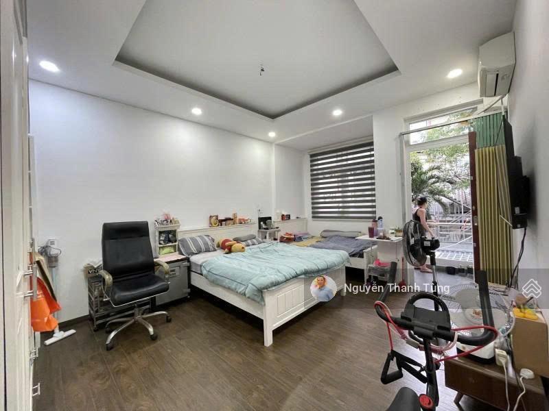 Bán gấp nhà mặt tiền có sân đỗ ô tô cư xá đô thành, quận 3  110m2 (4 x 27)  3 tầng kiên cố ở ngay
