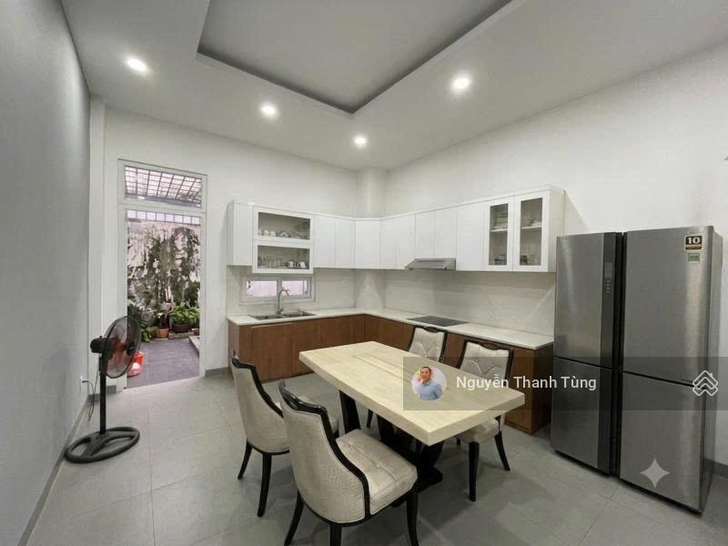 Bán gấp nhà mặt tiền có sân đỗ ô tô cư xá đô thành, quận 3  110m2 (4 x 27)  3 tầng kiên cố ở ngay