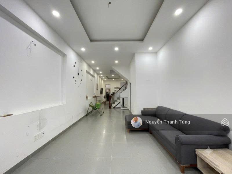 Bán gấp nhà mặt tiền có sân đỗ ô tô cư xá đô thành, quận 3  110m2 (4 x 27)  3 tầng kiên cố ở ngay