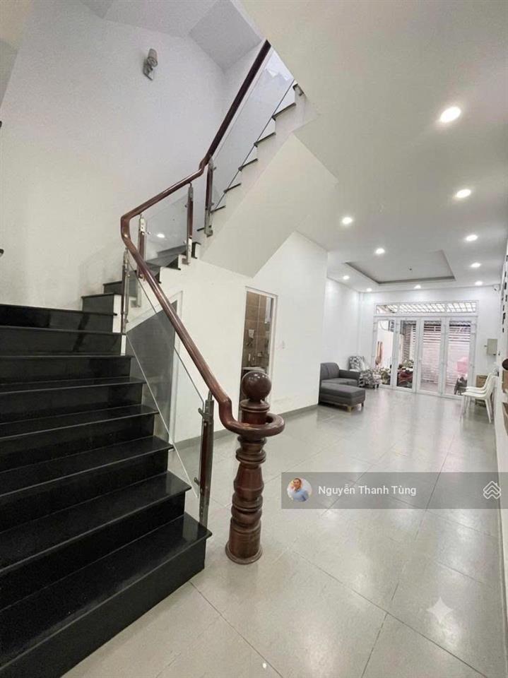 Bán gấp nhà mặt tiền có sân đỗ ô tô cư xá đô thành, quận 3  110m2 (4 x 27)  3 tầng kiên cố ở ngay
