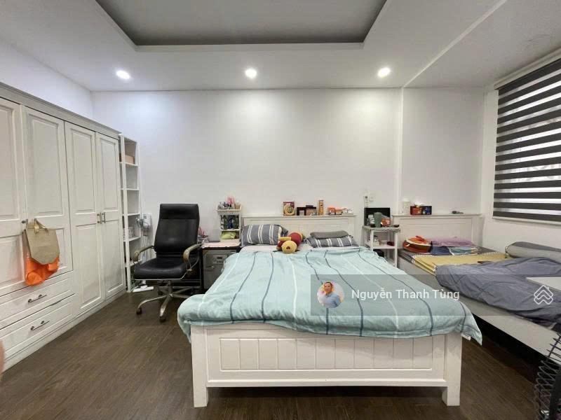 Bán gấp nhà mặt tiền có sân đỗ ô tô cư xá đô thành, quận 3  110m2 (4 x 27)  3 tầng kiên cố ở ngay