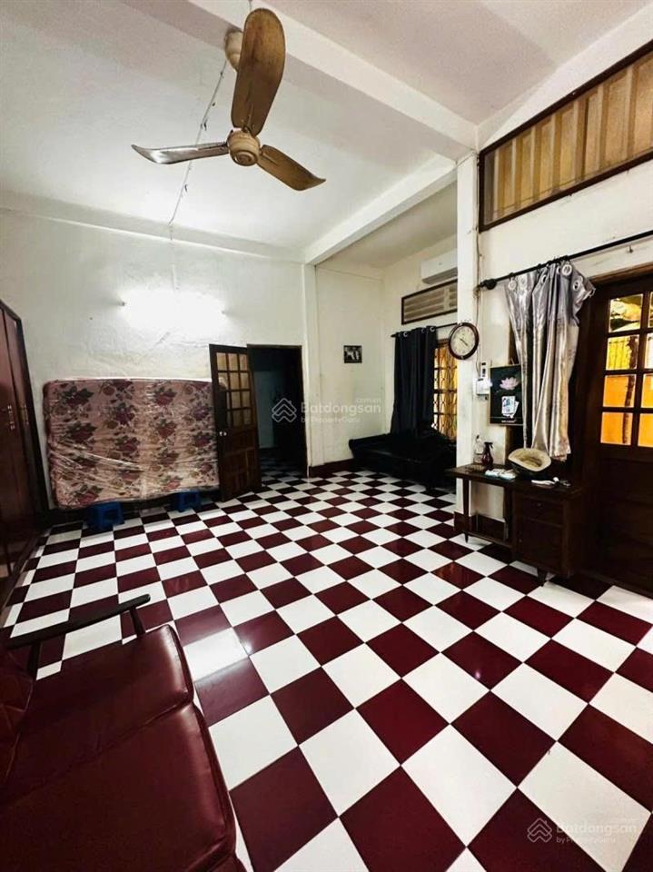Bán gấp nhà hẻm ô tô quận 10  ngang lớn 7.7m, 103m2 không quy hoạch  chính chủ 3 tầng còn ở tốt