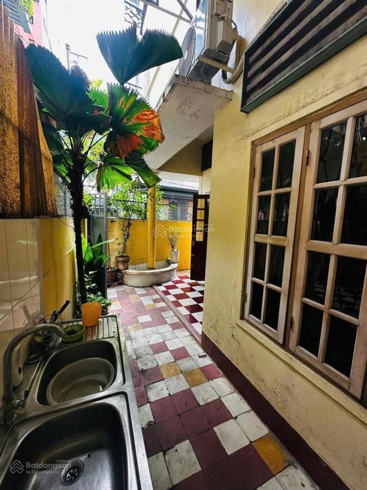 Bán gấp nhà hẻm ô tô quận 10  ngang lớn 7.7m, 103m2 không quy hoạch  chính chủ 3 tầng còn ở tốt