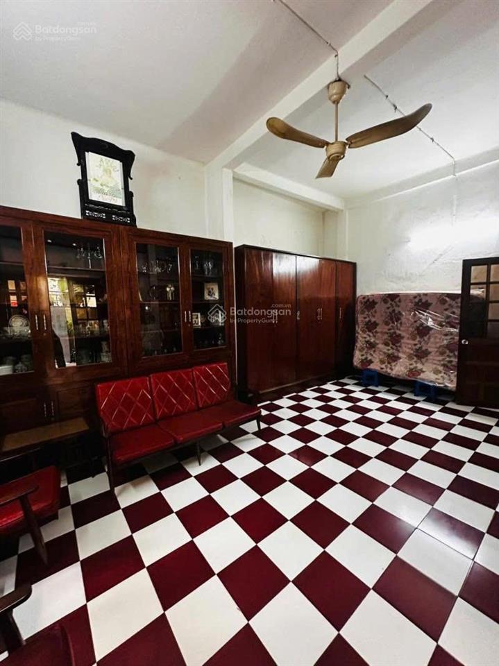 Bán gấp nhà hẻm ô tô quận 10  ngang lớn 7.7m, 103m2 không quy hoạch  chính chủ 3 tầng còn ở tốt