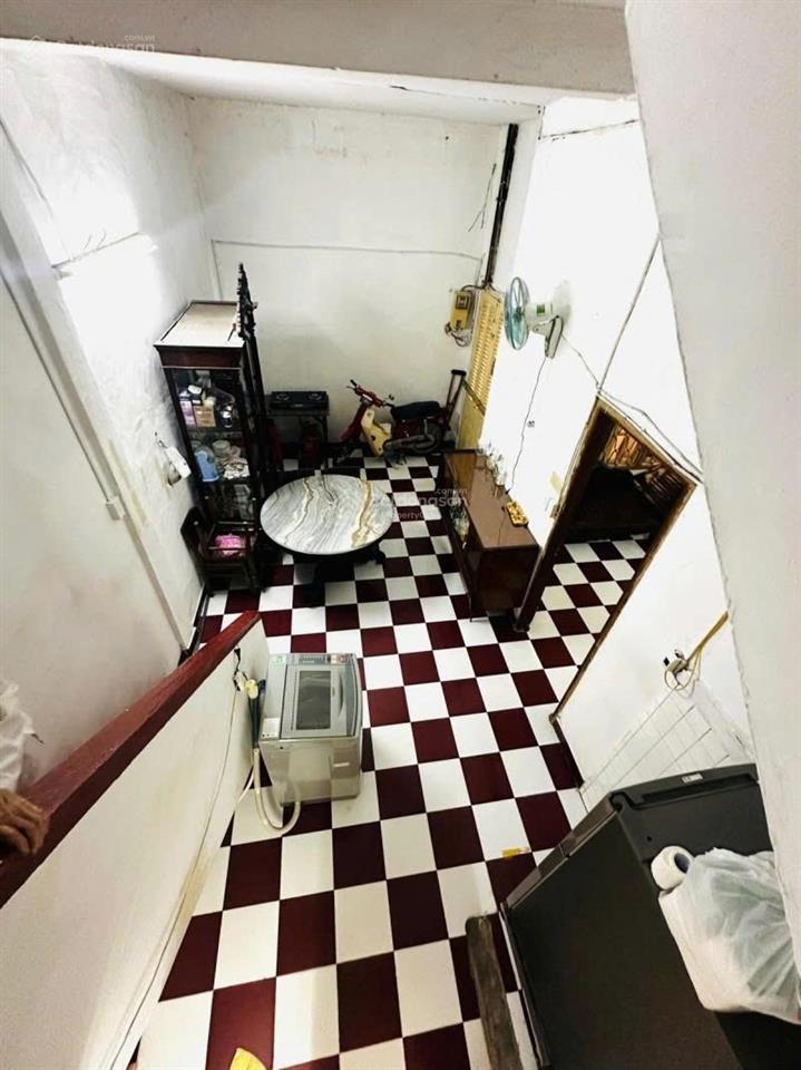 Bán gấp nhà hẻm ô tô quận 10  ngang lớn 7.7m, 103m2 không quy hoạch  chính chủ 3 tầng còn ở tốt