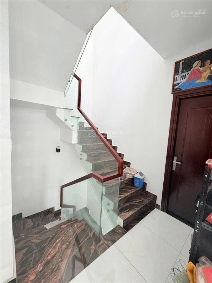 Bán gấp nhà mặt tiền phạm văn hai  cn 71m2 (4.3 x 16) sổ đẹp  4 tầng mặt bằng cho thuê 30 tr/th