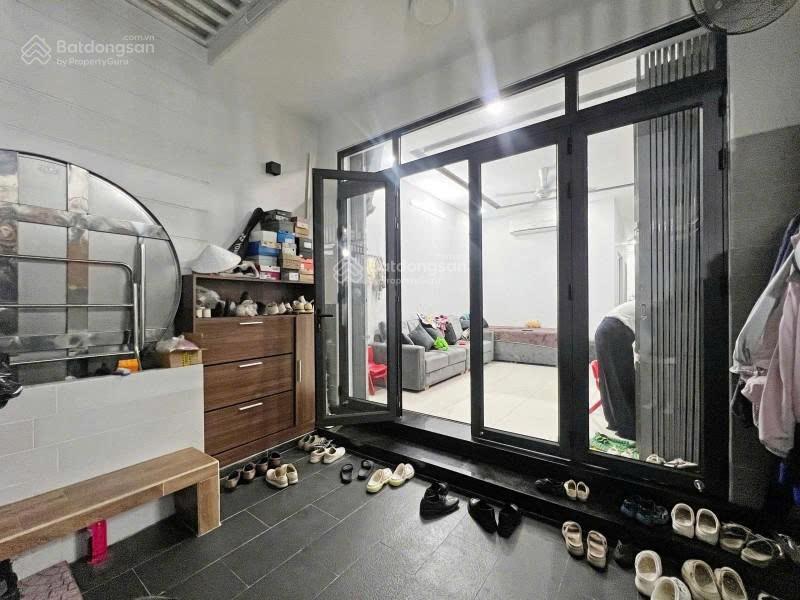 Bán gấp nhà huỳnh văn bánh, phú nhuận  100m2 (4 x 15) nở hậu chữ l 14m  chỉ 10m ra mặt tiền