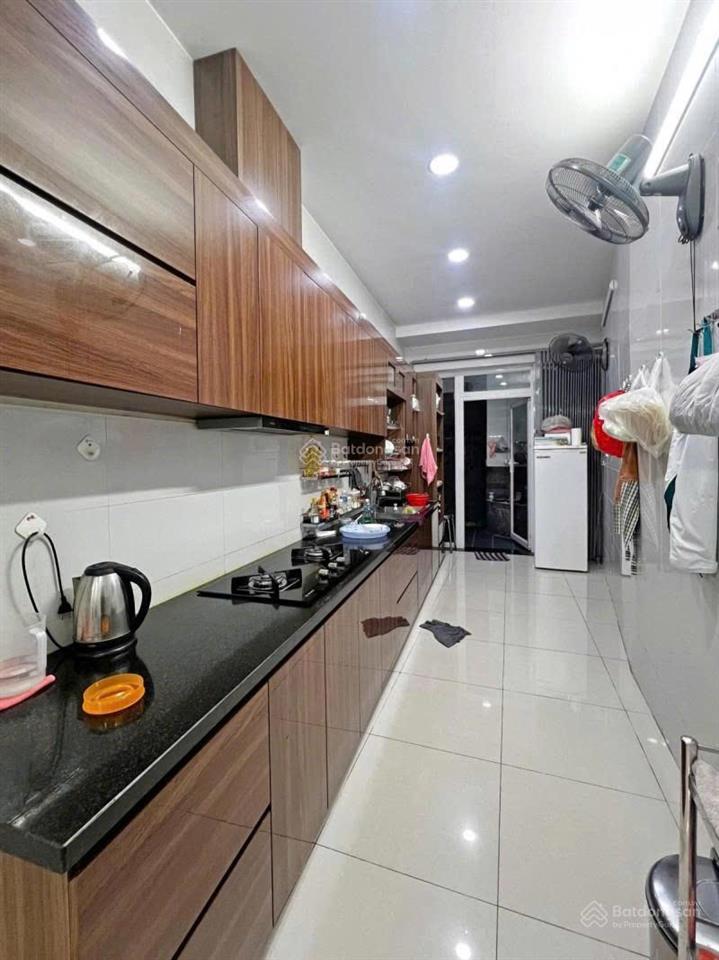 Bán gấp nhà huỳnh văn bánh, phú nhuận  100m2 (4 x 15) nở hậu chữ l 14m  chỉ 10m ra mặt tiền