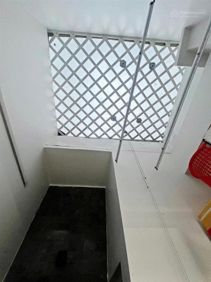 Bán gấp nhà huỳnh văn bánh, phú nhuận  100m2 (4 x 15) nở hậu chữ l 14m  chỉ 10m ra mặt tiền