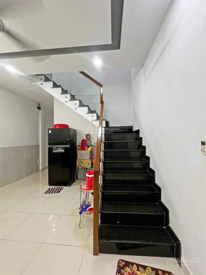 Bán gấp nhà huỳnh văn bánh, phú nhuận  100m2 (4 x 15) nở hậu chữ l 14m  chỉ 10m ra mặt tiền