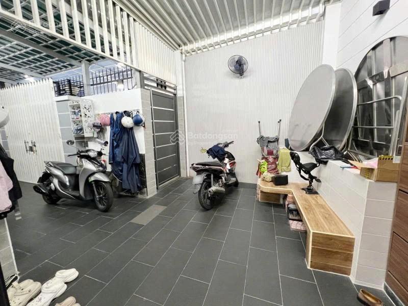 Bán gấp nhà huỳnh văn bánh, phú nhuận  100m2 (4 x 15) nở hậu chữ l 14m  chỉ 10m ra mặt tiền