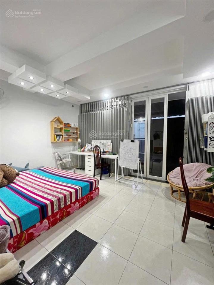 Bán gấp nhà huỳnh văn bánh, phú nhuận  100m2 (4 x 15) nở hậu chữ l 14m  chỉ 10m ra mặt tiền