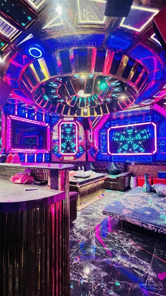 Bán gấp nhà hẻm xe hơi giáp quận 1  4 tầng 100m2 (5.8 x 15) có hồ bơi lớn và phòng karaoke xịn.