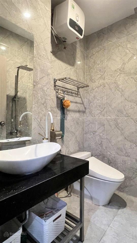 Bán gấp nhà hẻm xe hơi giáp quận 1  4 tầng 100m2 (5.8 x 15) có hồ bơi lớn và phòng karaoke xịn.