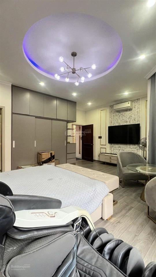 Bán gấp nhà hẻm xe hơi giáp quận 1  4 tầng 100m2 (5.8 x 15) có hồ bơi lớn và phòng karaoke xịn.