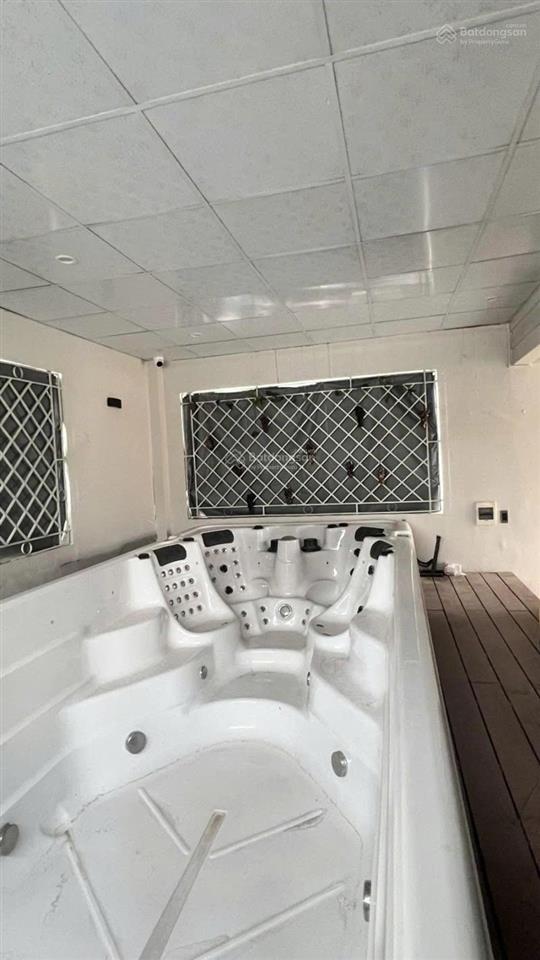 Bán gấp nhà hẻm xe hơi giáp quận 1  4 tầng 100m2 (5.8 x 15) có hồ bơi lớn và phòng karaoke xịn.