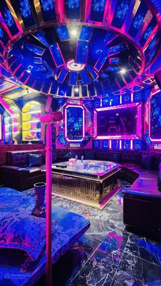 Bán gấp nhà hẻm xe hơi giáp quận 1  4 tầng 100m2 (5.8 x 15) có hồ bơi lớn và phòng karaoke xịn.