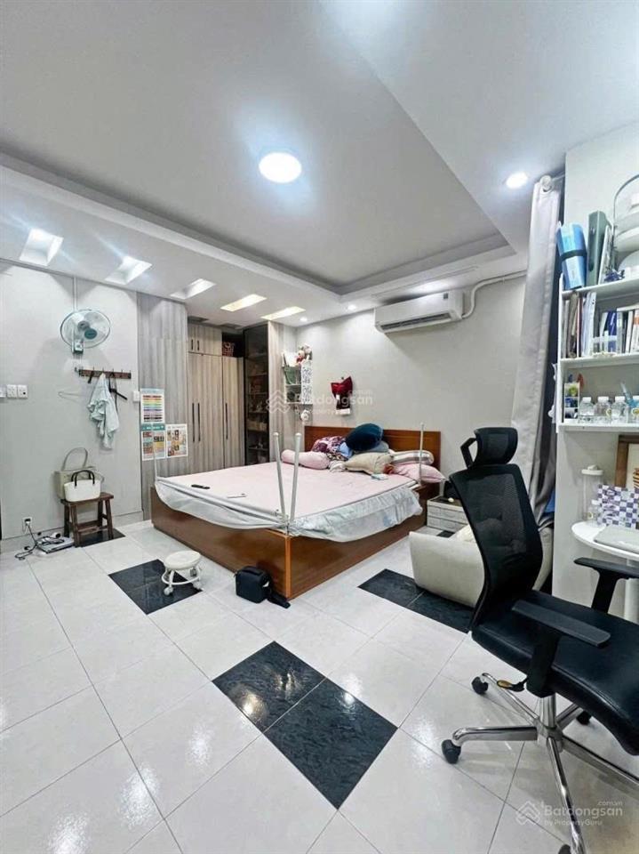 Bán gấp nhà đẹp huỳnh văn bánh, phú nhuận  4 tầng 84m2 (5 x 16.5) sổ vuông  chỉ 10m ra mặt tiền