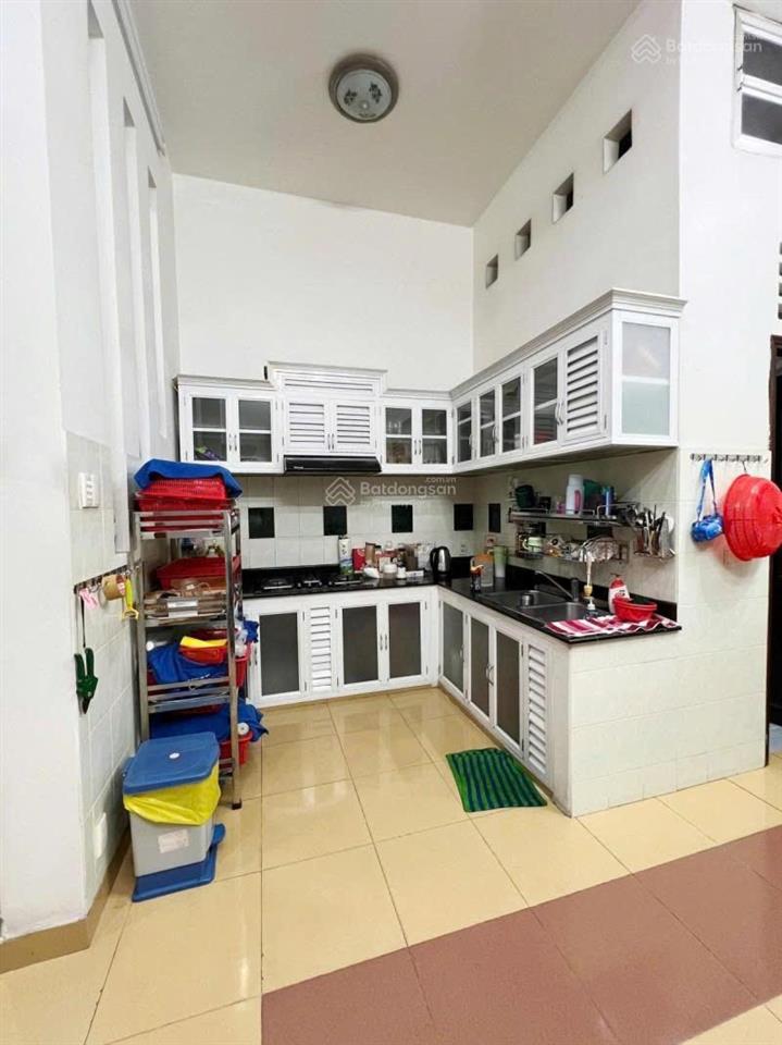 Bán gấp nhà đẹp huỳnh văn bánh, phú nhuận  4 tầng 84m2 (5 x 16.5) sổ vuông  chỉ 10m ra mặt tiền