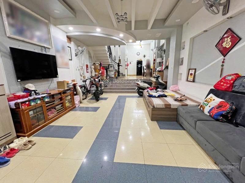 Bán gấp nhà đẹp huỳnh văn bánh, phú nhuận  4 tầng 84m2 (5 x 16.5) sổ vuông  chỉ 10m ra mặt tiền
