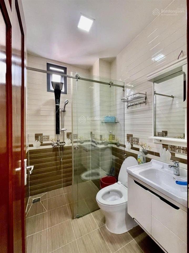 Bán gấp nhà mặt tiền quận 5 ngay hồng bàng  căn góc thoáng không lộ giới  6 tầng có thang máy xịn