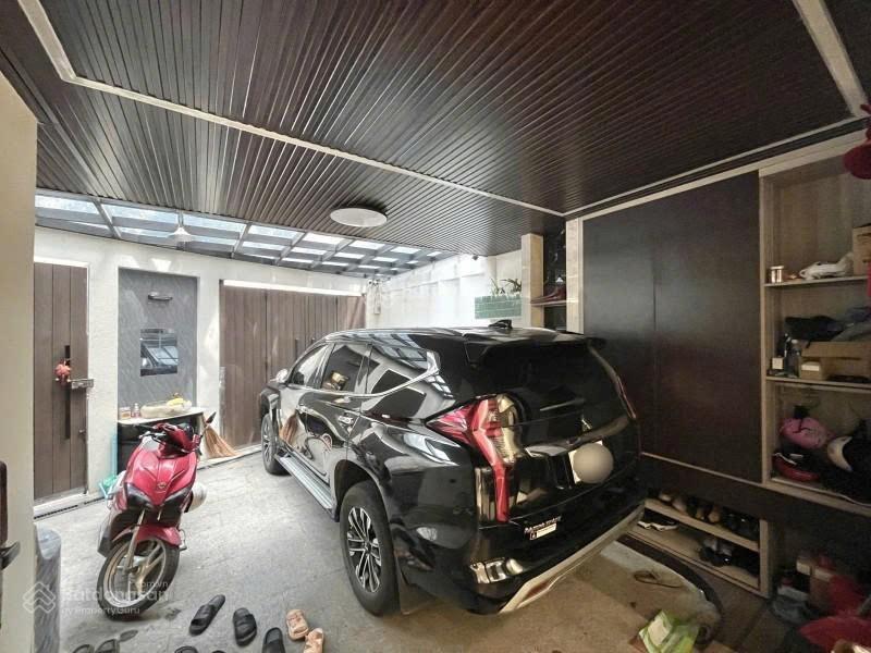 Bán gấp nhà mặt tiền quận phú nhuận  ngang lớn 6.2m, ô tô 7 chỗ để nhà  4 tầng 100m2 (6.2 x 17)
