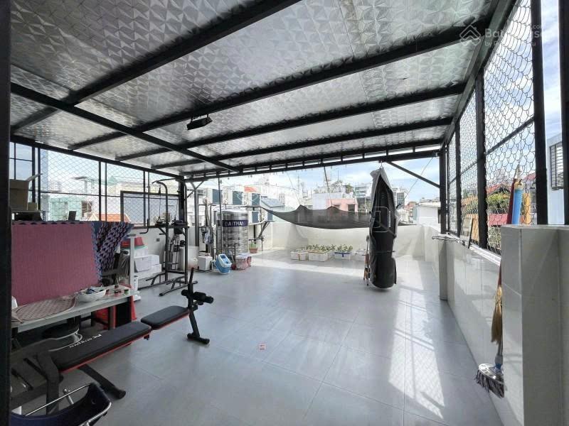 Bán gấp nhà mặt tiền quận phú nhuận  ngang lớn 6.2m, ô tô 7 chỗ để nhà  4 tầng 100m2 (6.2 x 17)