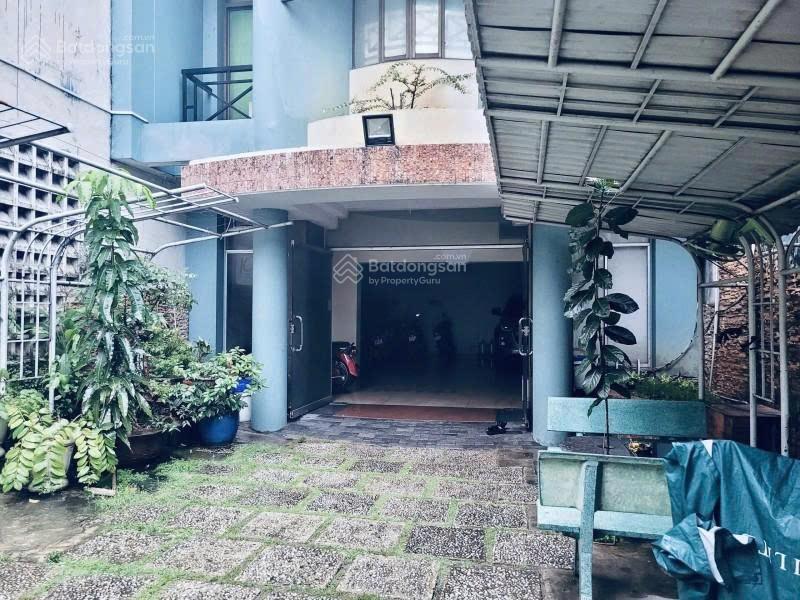 Bán gấp nhà mặt tiền ngang lớn 6.9m quận phú nhuận  4 tầng sân rộng để 4 ô tô  183m2 (6.9 x 23m)