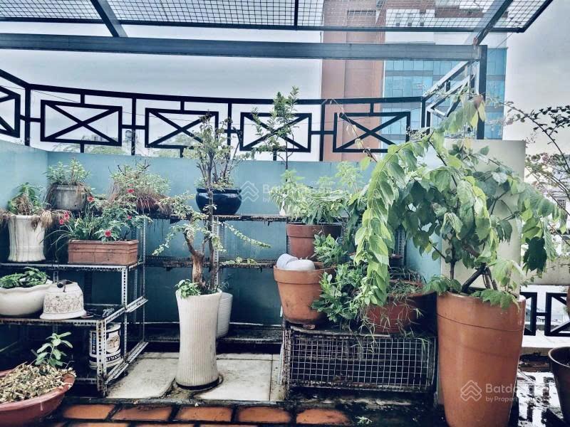 Bán gấp nhà mặt tiền ngang lớn 6.9m quận phú nhuận  4 tầng sân rộng để 4 ô tô  183m2 (6.9 x 23m)