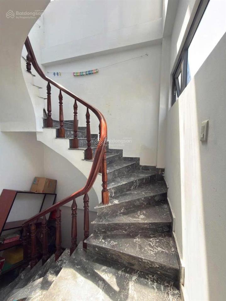 Bán gấp nhà mặt tiền 7 tầng thang máy quận phú nhuận, gần nguyễn văn trỗi tiện ra sân bay về quận 1
