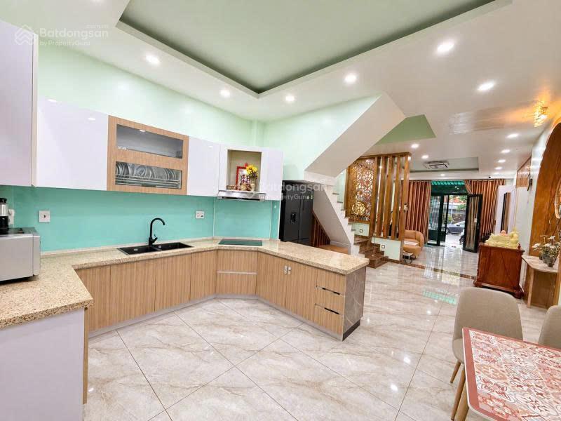 Bán gấp nhà mặt tiền đường đồng đen, tân bình  4 tầng 84m2 (4.5 x 19) sổ đẹp  đường trước nhà 20m