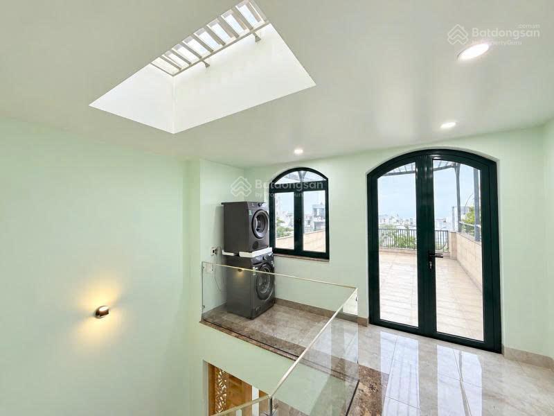 Bán gấp nhà mặt tiền đường đồng đen, tân bình  4 tầng 84m2 (4.5 x 19) sổ đẹp  đường trước nhà 20m