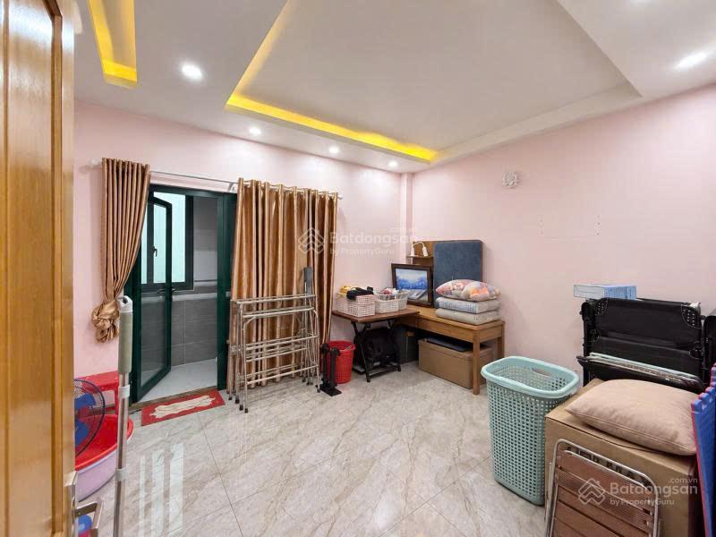 Bán gấp nhà mặt tiền đường đồng đen, tân bình  4 tầng 84m2 (4.5 x 19) sổ đẹp  đường trước nhà 20m