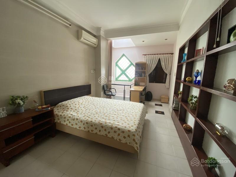 Bán gấp nhà mặt tiền đường lê văn sỹ  xây dựng 5 tầng kiên cố  ngang lớn 4m x 14m sổ nở nhẹ 4.2m