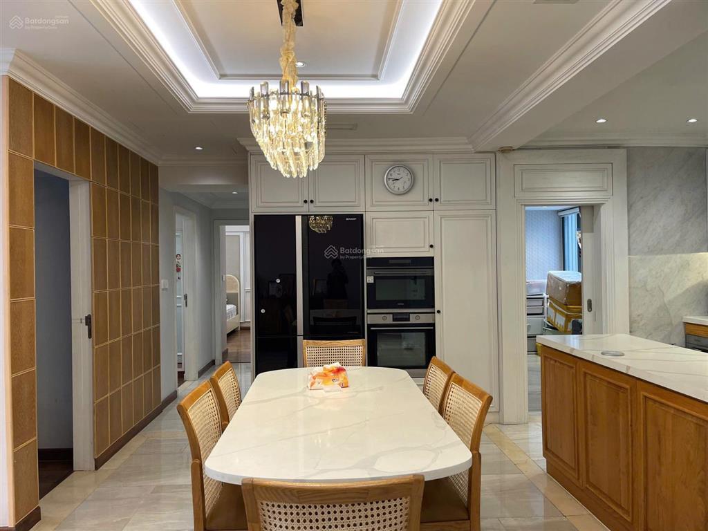 Bán căn hộ garden court 1, pmh, q7. có sân vườn. 180m2. thiết kế hiện đại. sổ hồng sẵn