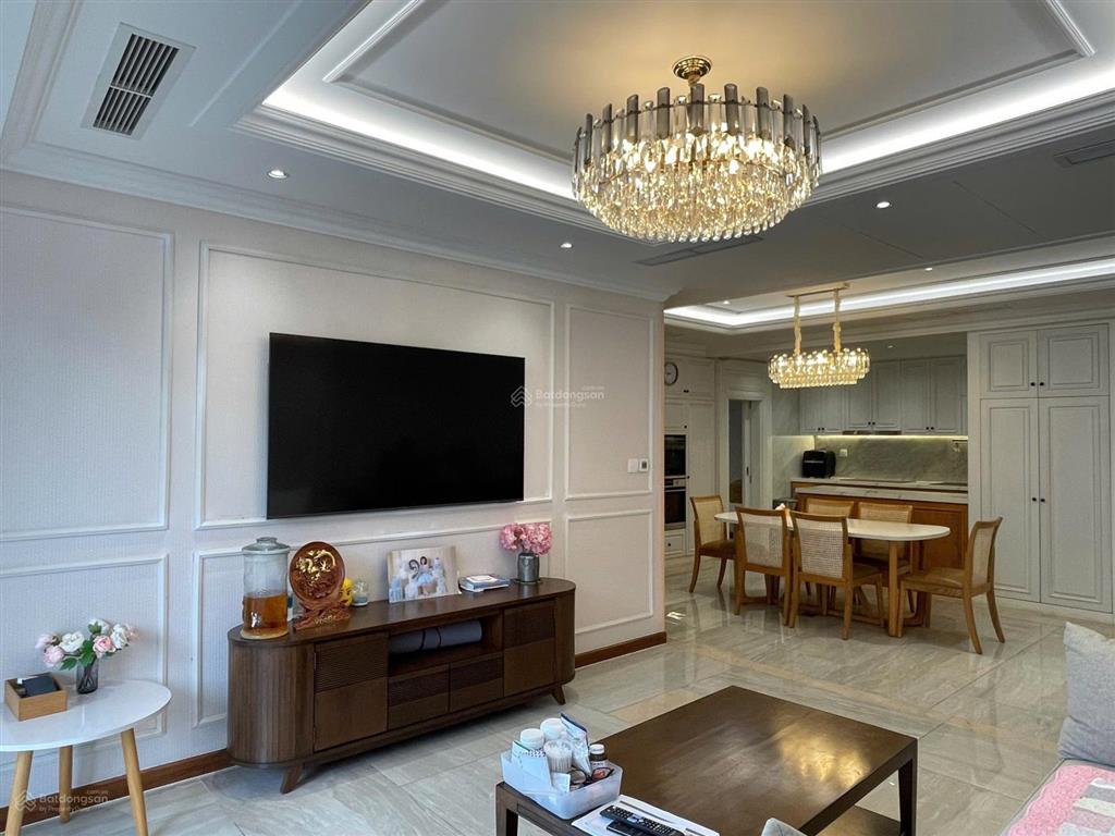Bán căn hộ garden court 1, pmh, q7. có sân vườn. 180m2. thiết kế hiện đại. sổ hồng sẵn