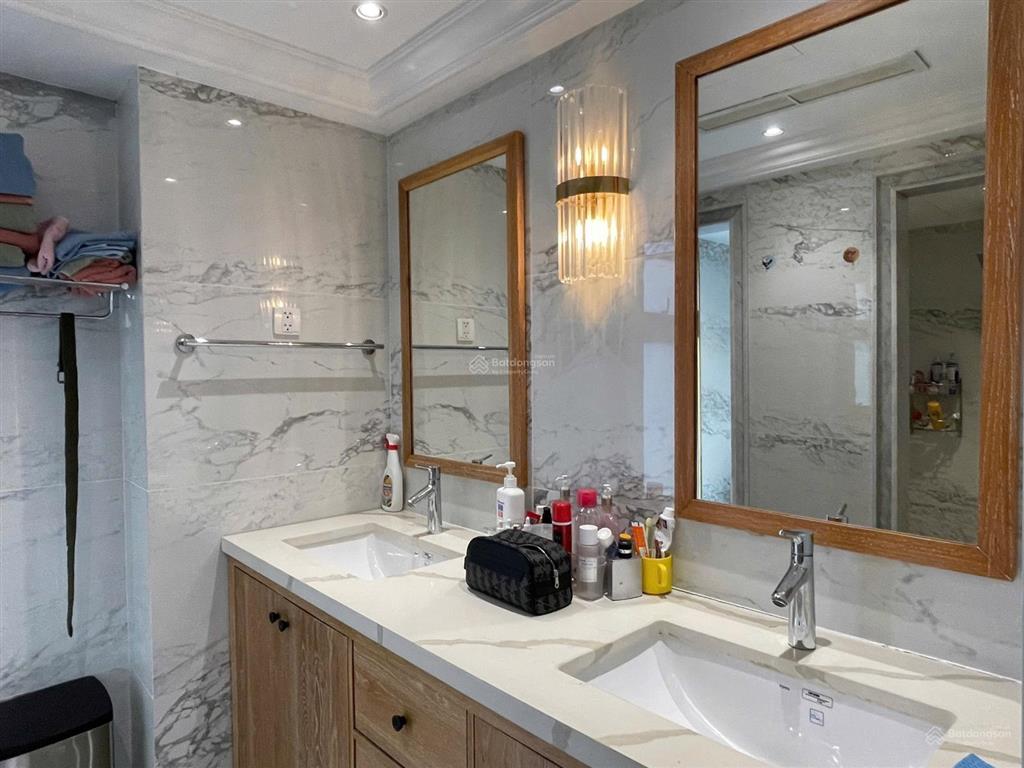 Bán căn hộ garden court 1, pmh, q7. có sân vườn. 180m2. thiết kế hiện đại. sổ hồng sẵn