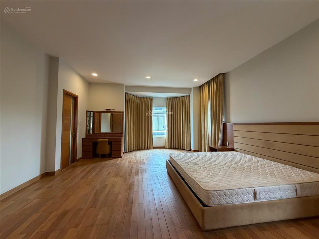 Cho thuê biệt thự phú gia pmh. 4pn. nhà đẹp