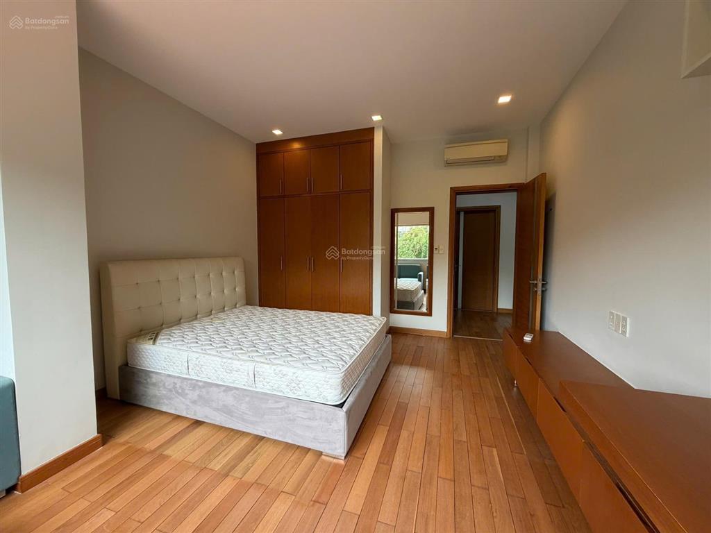 Cho thuê biệt thự phú gia pmh. 4pn. nhà đẹp