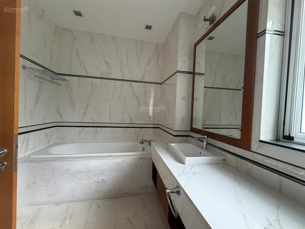 Cho thuê biệt thự phú gia pmh. 4pn. nhà đẹp