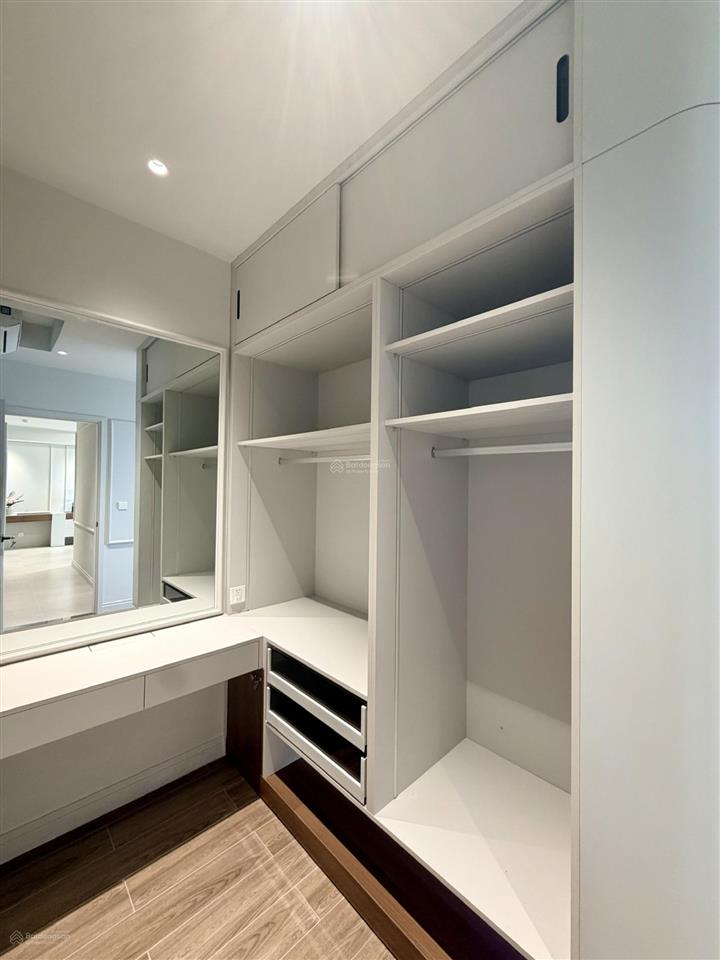 Cho thuê infiniti riviera point nhà mới. 82m2. 2pn. tầng cao